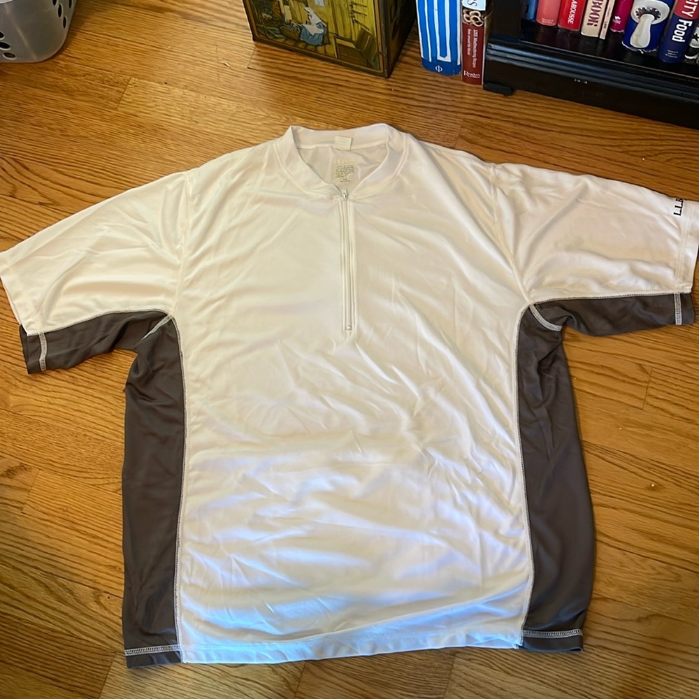 L.L.Bean men’s Athletic bike Tshirt white & Gray 1/4 zip, pocket on back size L